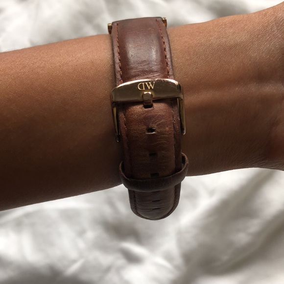 daniel wellington brown analog watch - Picture 8 of 9